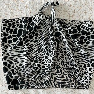 Women’s Pareo swimsuit cover Black and White Animal Print. Easy wear.